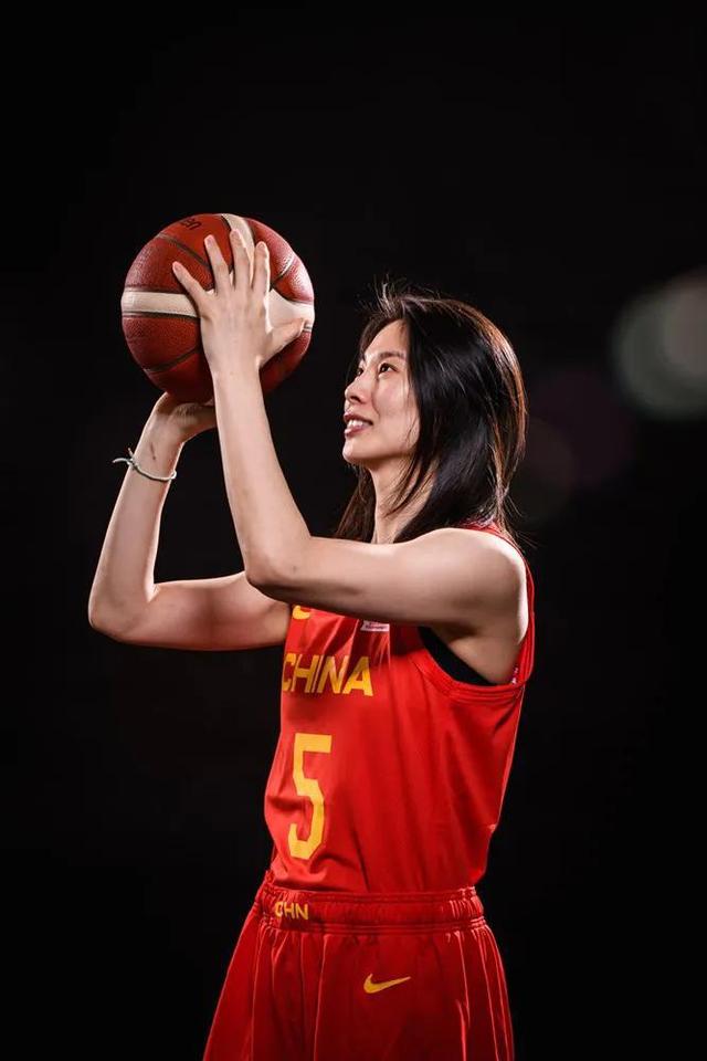 窗口期克里夫兰骑士调整名单以备全明星赛，门线救险环节打磨，质疑声仍在，赛程密集仍需轮换的简单介绍