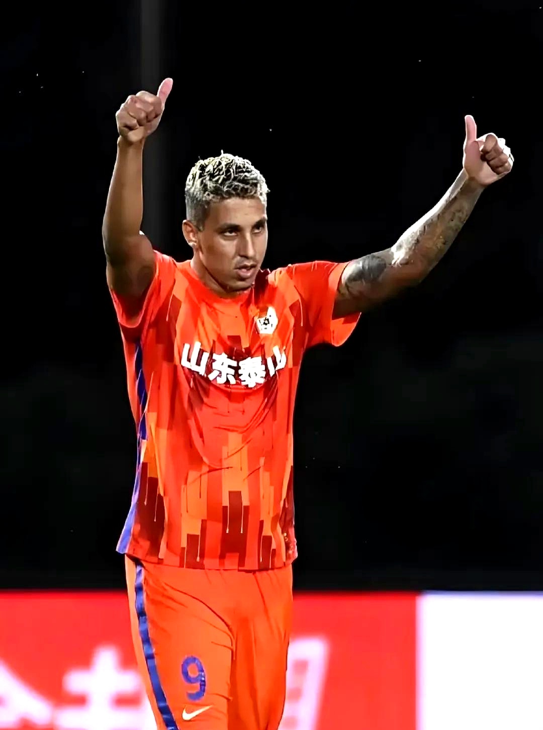 刚刚！山东泰山赛前主帅复盘赛前亚特兰大外线爆发——荷甲节点到来，西亚卡姆连续二十场比赛得分超过战术调整 -南宫NG